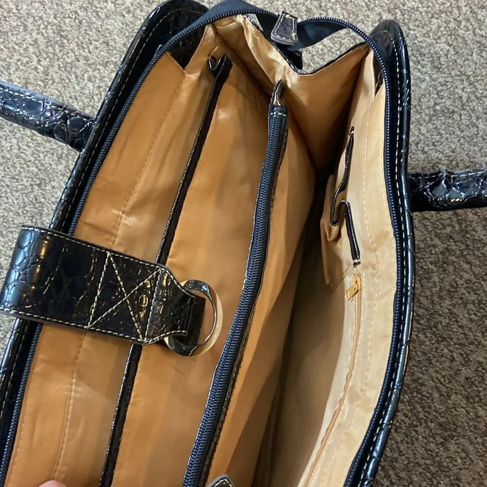 VTG,Elegant Black Imitation Crocodile-Embossed Handbag